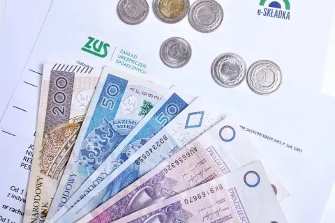 Ile płaci ZUS po ustaniu zatrudnienia? Sprawdź swoje prawa i zasiłki