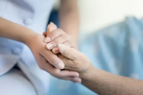 Opiekunka środowiskowa co robi? Poznaj jej kluczowe zadania i wsparcie
