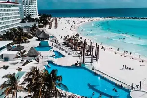 Ile trwa lot do Cancun? Sprawdź, co wpływa na czas podróży