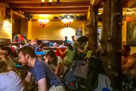 Czy schronisko może odmówić noclegu? Poznaj swoje prawa i zasady