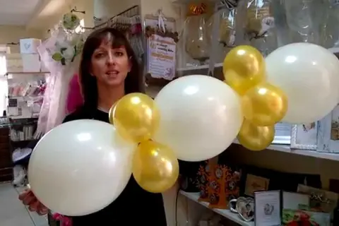 Girlanda z balonów na taśmie: Zrób to sam jak pro! Krok po kroku