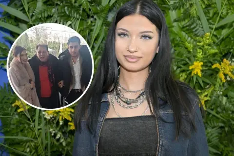 Viki Gabor z rodziną. Na zdjęciu w okręgu widać jej rodziców i brata, a obok Viki Gabor.