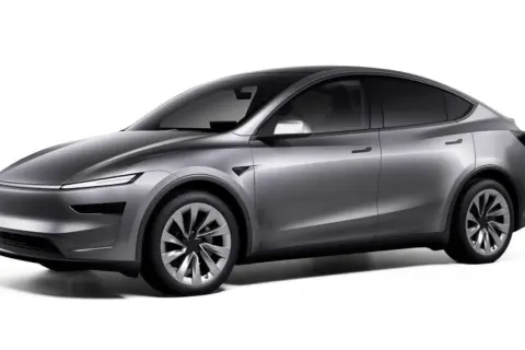 Srebrny Tesla Model Y, SUV, który zastanawiasz się, ile waży Tesla Y, prezentuje się elegancko.