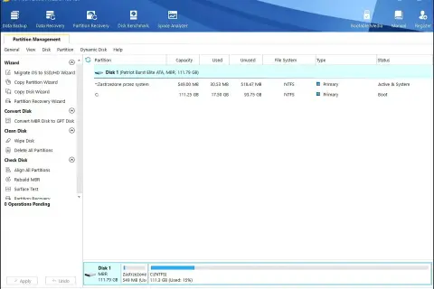 Jak podzielić dysk na partycje Windows 11? Program MiniTool Partition Wizard pokazuje partycje dysku C: i systemową.
