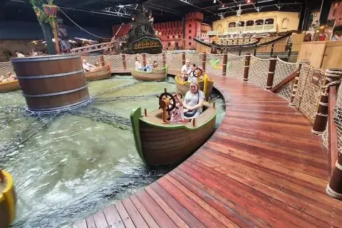 Mandoria czy Energylandia – który park rozrywki jest lepszy dla rodzin?