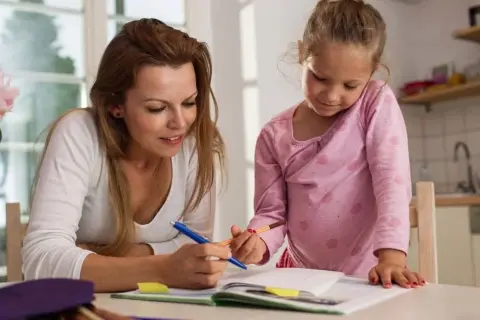 Czy nauczanie domowe jest dobre? Poznaj zalety i wady tej formy edukacji