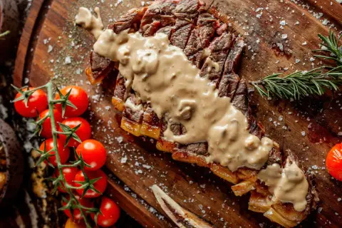 Sauces froides maison pour grillades : sublimez vos viandes cet été !