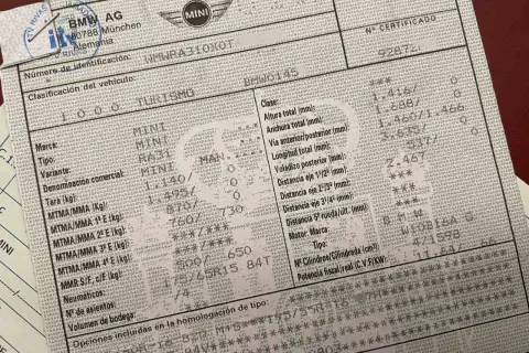 El número de bastidor en la ficha técnica de este Mini es WMWRA310X0T.