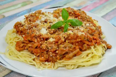 Szybkie Spaghetti Bolognese: Obiad w 20 Minut? Poznaj Moje Triki!