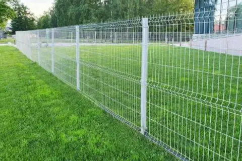 Jaka grubość słupka do ogrodzenia panelowego, aby uniknąć problemów?