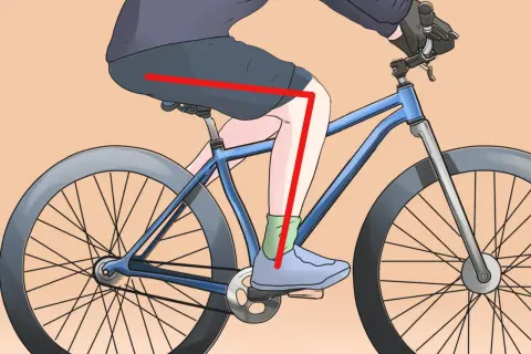 Posizione corretta per evitare il mal di schiena lombare in bicicletta: gamba leggermente piegata, schiena dritta.
