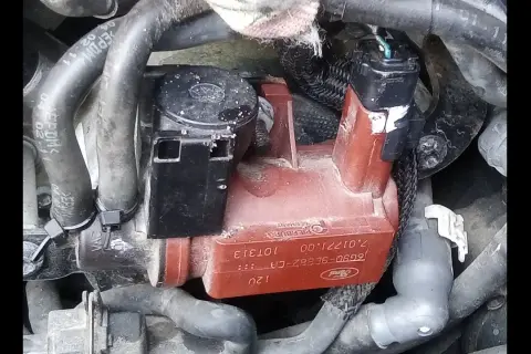 Jak podłączyć zawór podciśnienia turbiny w Ford Focus 1.6 TDCi - krok po kroku