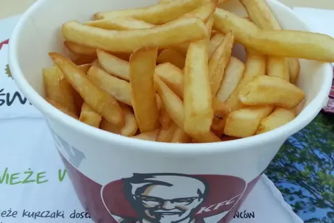 Duże frytki KFC ile gram? Zaskakująca waga i kalorie!