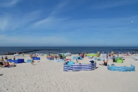 Gdzie leży Dźwirzyno? Odkryj jego położenie i atrakcje w okolicy