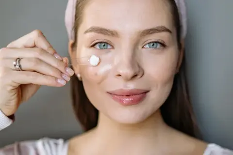 Jak często stosować peeling enzymatyczny? Bezpieczna częstotliwość dla każdego typu skóry