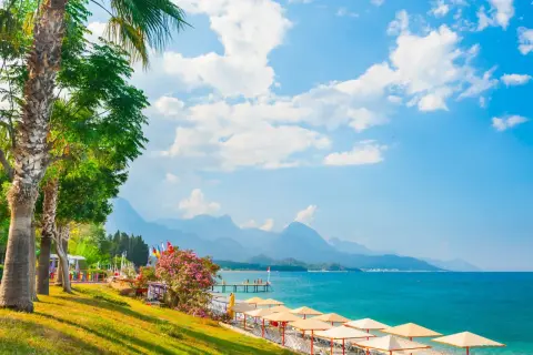Kemer: Co zwiedzić? Od gór po plaże Twój przewodnik po atrakcjach