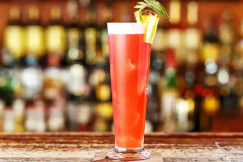 Singapore Sling: Ricetta IBA e Segreti per un Cocktail Perfetto