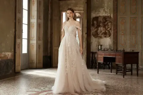 Jaka suknia ślubna dla niskiej osoby? Sekrety idealnych proporcji