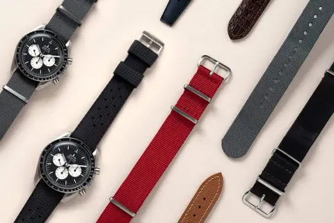 Variedad de tipos correa reloj: gris, negro de caucho, rojo, gris de nylon, negro de nylon y marrón de piel.