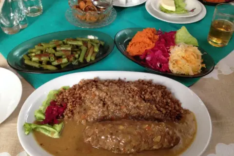 Otwock: Gdzie zjeść? Najlepsze restauracje i smaki na każdą okazję.