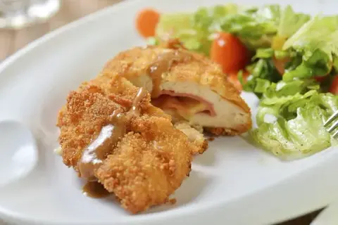 Ile kcal ma kotlet z kurczaka? Zaskakujące różnice w kaloriach!