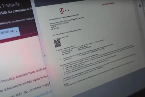 Instrukcja instalacji karty eSIM T-Mobile. Skanuj kod QR lub wpisz dane serwera, by aktywować kartę eSIM.