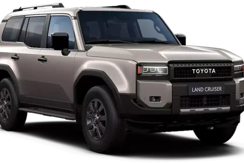 Nowy, masywny Toyota Land Cruiser, czyli jeep marzeń, gotowy na każdą wyprawę.