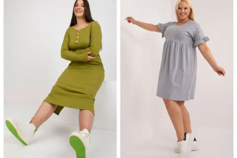Dwie kobiety w sukienkach sportowych plus size. Jedna w oliwkowej, dopasowanej sukience, druga w szarej, luźniejszej.