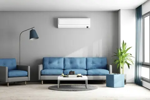 Nowoczesny salon z klimatyzacją. Ranking firm montujących klimatyzacje w domu 2026.