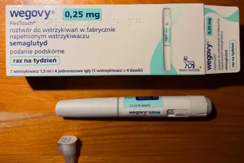 Opakowanie i wstrzykiwacz leku Wegovy 0,25 mg z semaglutydem.