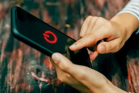 Jak włączyć telefon Samsung, gdy nie reaguje na przycisk zasilania