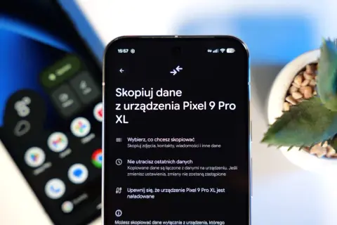 Jak przenieść kontakty z telefonu na telefon? Ekran telefonu Pixel 9 Pro XL pokazuje opcję "Skopiuj dane", sugerując łatwy sposób na migrację danych.