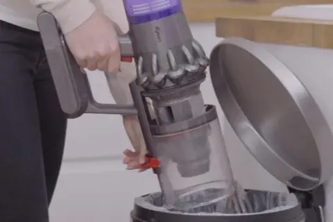 Jak czyścić odkurzacz Dyson V11, aby uniknąć problemów z wydajnością