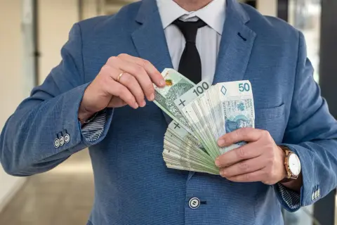 Czy wynagrodzenie prezesa spółdzielni mieszkaniowej jest jawne? Sprawdź prawo!