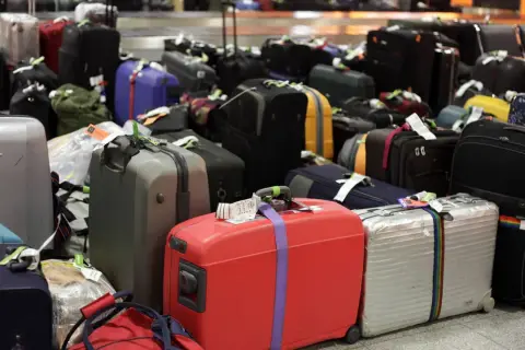 Verlorenes Gepäck kaufen: Kofferauktionen & Schatzsuche in Deutschland