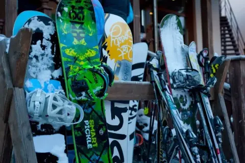 Jak dobrać długość deski snowboardowej do wzrostu i wagi?