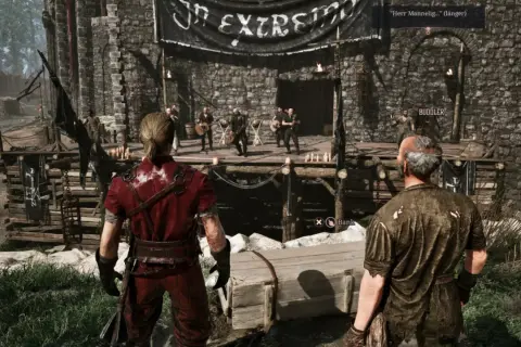 Gothic 1 Remake: Eine Band spielt auf einer Bühne vor einer Burg. Zwei Männer beobachten die Szene.
