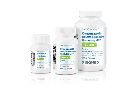 Trzy butelki leku Omeprazole Delayed-Release Capsules, USP 20 mg. Opakowania zawierają 30, 100 i 1000 kapsułek.