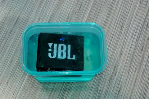 Czy JBL Go jest wodoszczelny? Odkryj prawdę o jego odporności na wodę