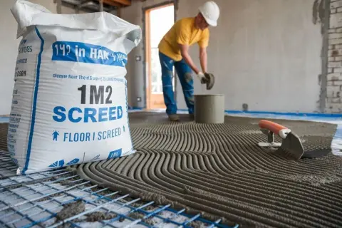 Ile potrzeba cementu na 1m2 wylewki? Sprawdź, by uniknąć błędów
