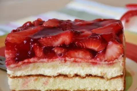 Jak jest po angielsku tort? Odkryj różnice między cake, torte i gateau