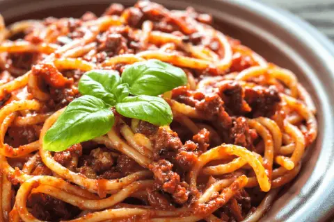 Jakie mięso do spaghetti? Sekret idealnego sosu bolońskiego