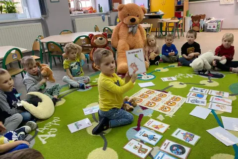 Dzień pluszowego misia w przedszkolu – kiedy i jak go obchodzić?