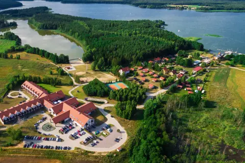 Najpiękniejsze mazurskie jeziora w pobliżu Mikołajek — co warto zobaczyć