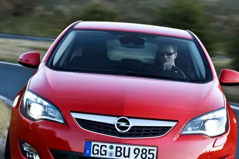 Opel Astra J jaki silnik wybrać, aby uniknąć kosztownych napraw?