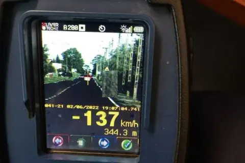 Chcesz ruszyć z piskiem opon? Poznaj technikę i cenę!