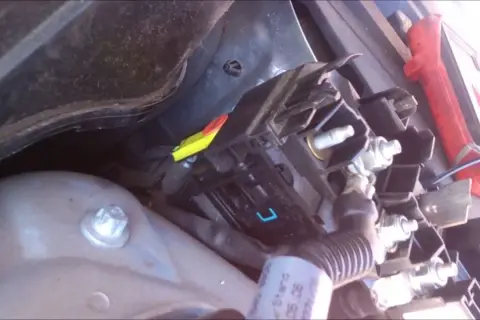 Gdzie są bezpieczniki w Mercedes C Klasa? Odkryj wszystkie lokalizacje