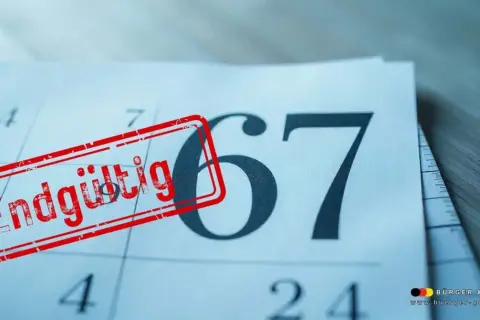Das Bild zeigt die Zahl 67 mit einem roten Stempel "Endgültig". Wenn ich 58 Jahre bin, wann kann ich in Rente gehen?