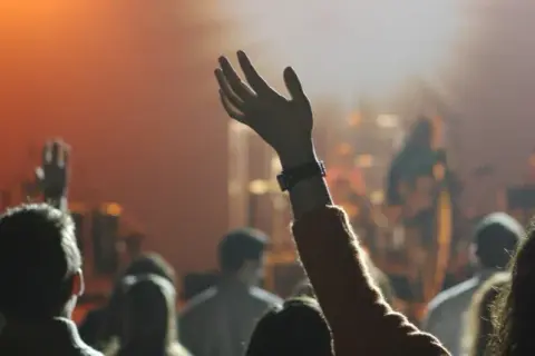 Ile trwa koncert? Poznaj zaskakujące fakty o czasie trwania występów
