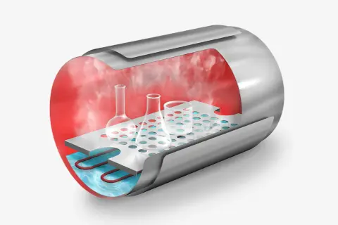 Sezione di un'autoclave: vapore rosso circonda fiaschi su una griglia sopra acqua riscaldata.